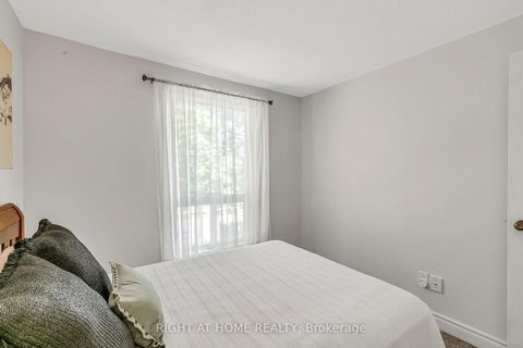 Photo 23 at 25 Castle Rock Drive, North Richvale, Richmond Hill