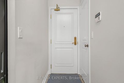 Photo 3 at 515 - 9225 Jane Street, Maple, Vaughan