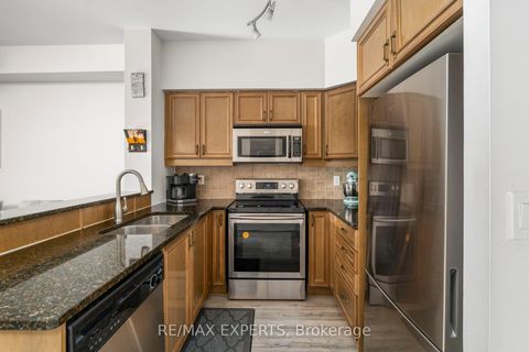 Photo 6 at 515 - 9225 Jane Street, Maple, Vaughan