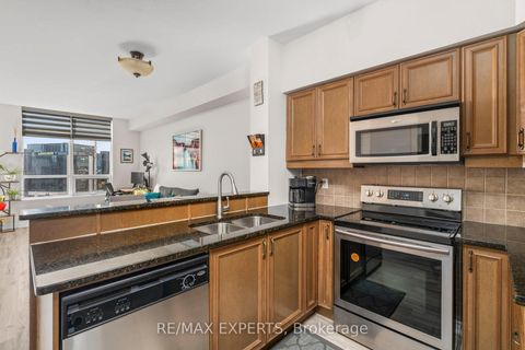 Photo 7 at 515 - 9225 Jane Street, Maple, Vaughan