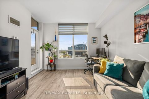 Photo 11 at 515 - 9225 Jane Street, Maple, Vaughan