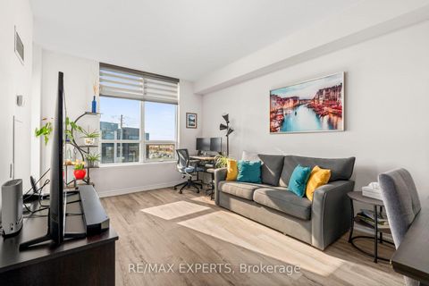 Photo 12 at 515 - 9225 Jane Street, Maple, Vaughan