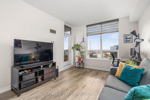 Photo 13 at 515 - 9225 Jane Street, Maple, Vaughan