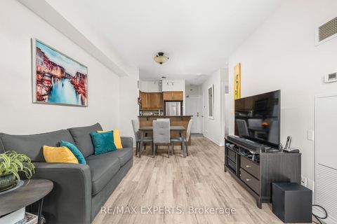 Photo 14 at 515 - 9225 Jane Street, Maple, Vaughan