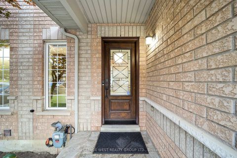 Photo 2 at 272 Wildberry Crescent, Vellore Village, Vaughan