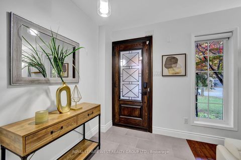 Photo 3 at 272 Wildberry Crescent, Vellore Village, Vaughan