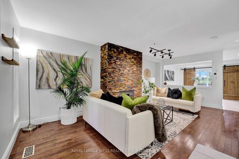 Photo 4 at 272 Wildberry Crescent, Vellore Village, Vaughan