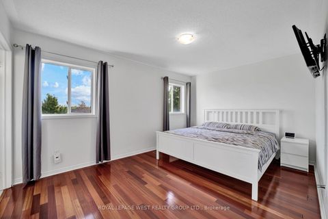 Photo 8 at 272 Wildberry Crescent, Vellore Village, Vaughan