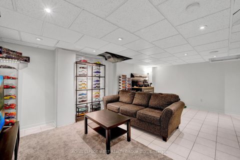 Photo 11 at 272 Wildberry Crescent, Vellore Village, Vaughan