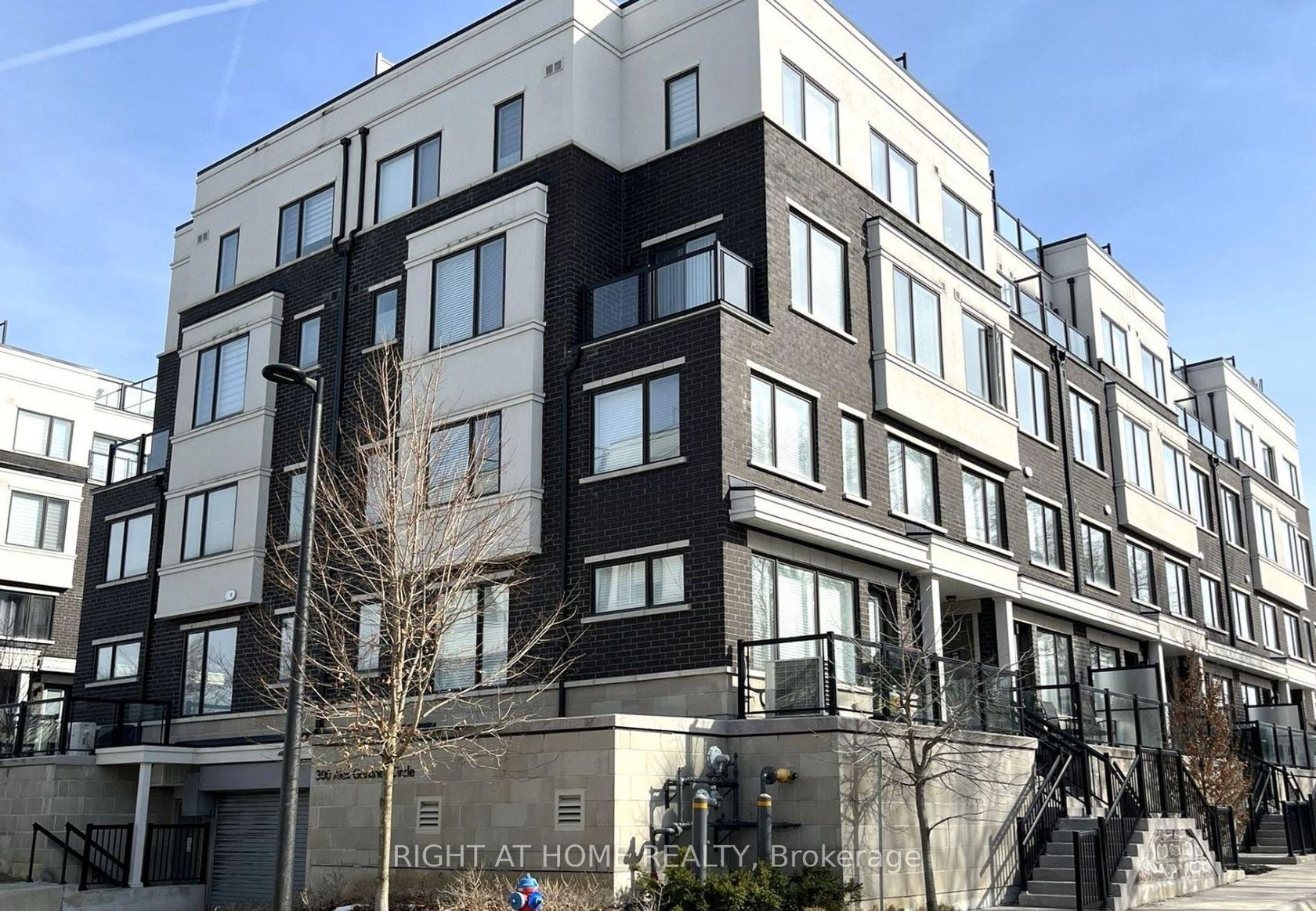 59 - 300 Alex Gardner Circle E, Aurora Village, Aurora photo number 2