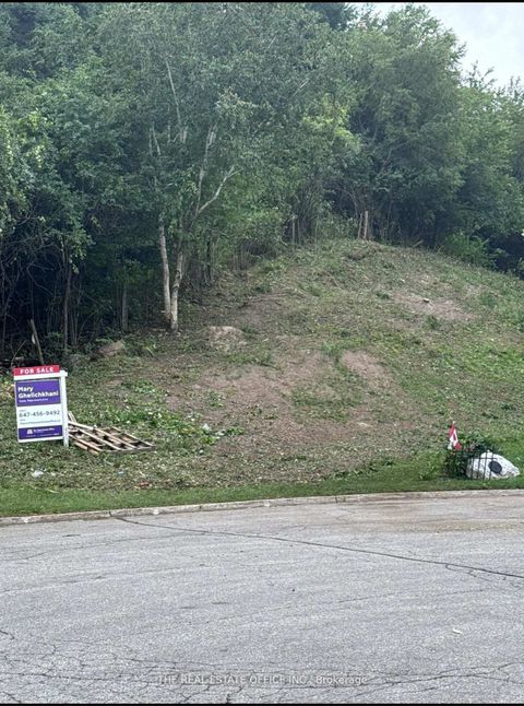 Photo 2 at 119 Stemmle Drive, Aurora Highlands, Aurora