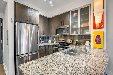 Photo 8 at 306 - 18 Yorkville Avenue, Annex, Toronto