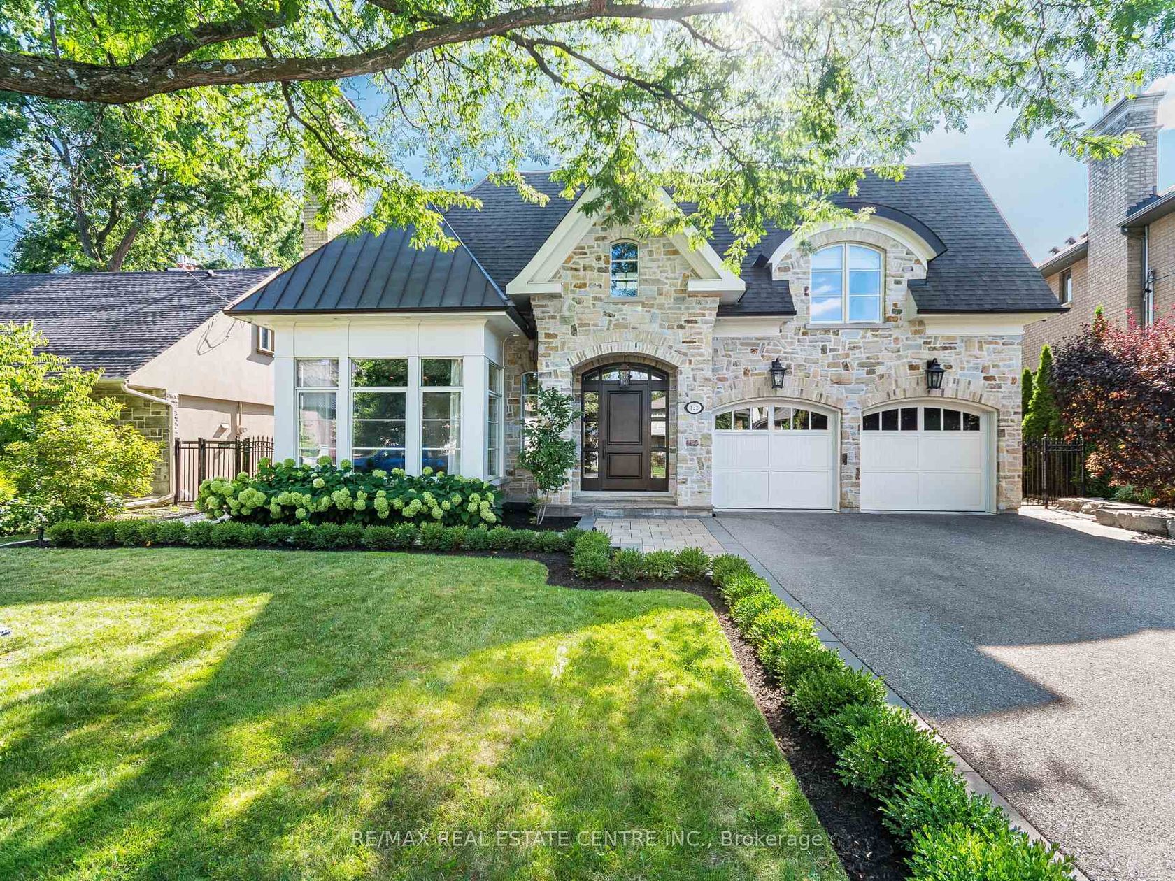 122 Wimbleton Road, Humber Valley, Toronto by Loree Meneguzzi Real Estate 122 Wimbleton Road, Humber Valley, Toronto