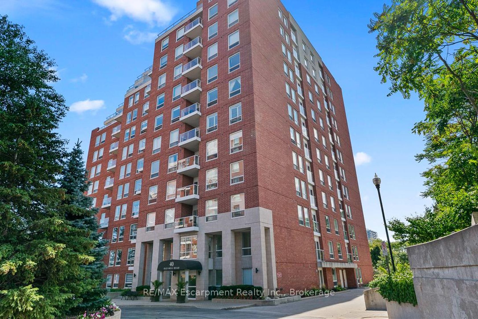 103 - 40 Old Mill Road, QE Queen Elizabeth, Oakville 