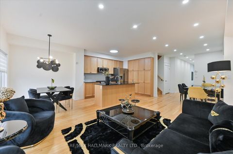 Photo 11 at 7 Buttonbush Lane, Oak Ridges Lake Wilcox, Richmond Hill