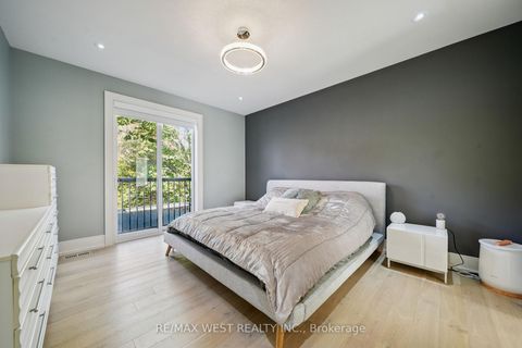 Photo 9 at 48 Arrowsmith Avenue, Amesbury, Toronto