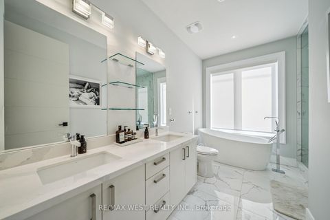 Photo 10 at 48 Arrowsmith Avenue, Amesbury, Toronto