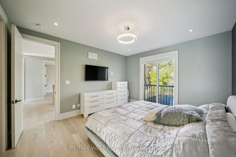 Photo 11 at 48 Arrowsmith Avenue, Amesbury, Toronto
