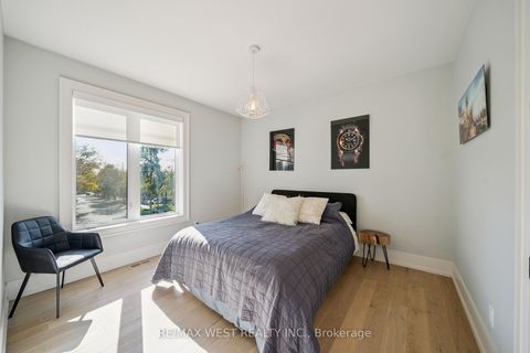 Photo 13 at 48 Arrowsmith Avenue, Amesbury, Toronto