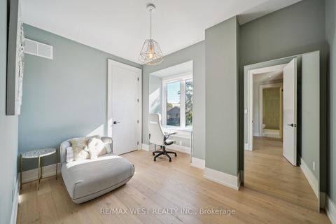 Photo 14 at 48 Arrowsmith Avenue, Amesbury, Toronto