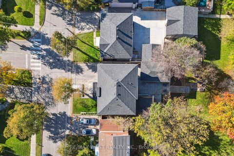 Photo 26 at 48 Arrowsmith Avenue, Amesbury, Toronto