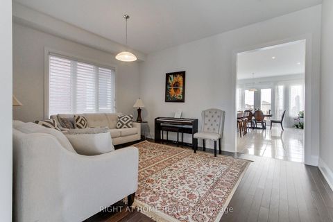 Photo 8 at 9 Backhouse Drive, Rural Richmond Hill, Richmond Hill