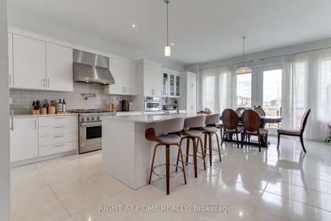 Photo 9 at 9 Backhouse Drive, Rural Richmond Hill, Richmond Hill