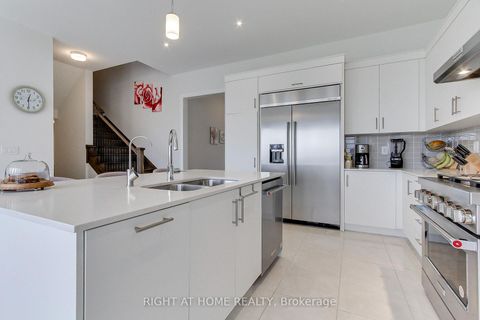 Photo 14 at 9 Backhouse Drive, Rural Richmond Hill, Richmond Hill