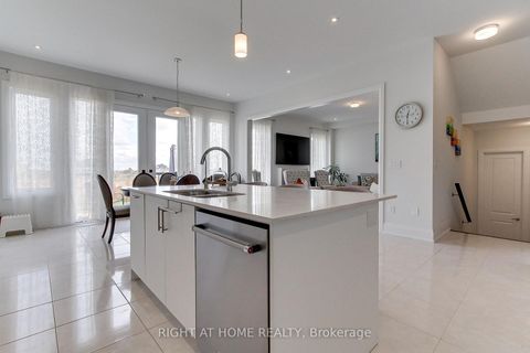 Photo 15 at 9 Backhouse Drive, Rural Richmond Hill, Richmond Hill