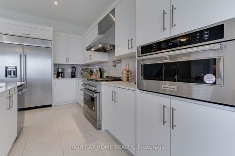 Photo 16 at 9 Backhouse Drive, Rural Richmond Hill, Richmond Hill