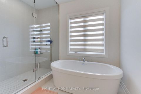 Photo 31 at 9 Backhouse Drive, Rural Richmond Hill, Richmond Hill