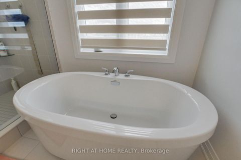 Photo 32 at 9 Backhouse Drive, Rural Richmond Hill, Richmond Hill