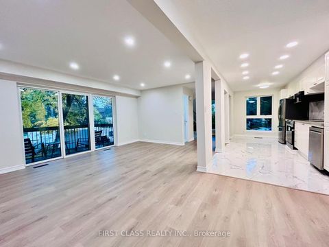 Photo 3 at 32 Scenic Mill Way, Windfields, Toronto