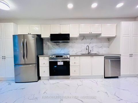 Photo 5 at 32 Scenic Mill Way, Windfields, Toronto