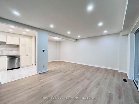 Photo 7 at 32 Scenic Mill Way, Windfields, Toronto