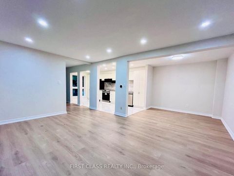 Photo 9 at 32 Scenic Mill Way, Windfields, Toronto