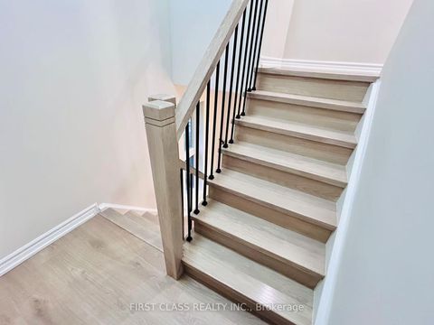 Photo 15 at 32 Scenic Mill Way, Windfields, Toronto