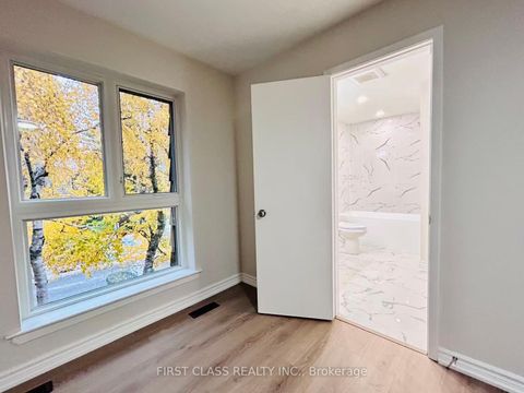 Photo 18 at 32 Scenic Mill Way, Windfields, Toronto