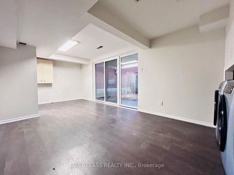 Photo 24 at 32 Scenic Mill Way, Windfields, Toronto