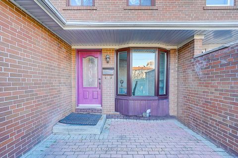 Photo 1 at 104 Tanjoe Crescent, Newtonbrook West, Toronto