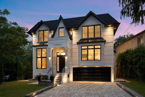 Photo 1 at 20 Tobruk Crescent, Newtonbrook East, Toronto