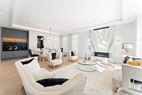 Photo 6 at 20 Tobruk Crescent, Newtonbrook East, Toronto