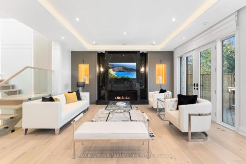 Photo 7 at 20 Tobruk Crescent, Newtonbrook East, Toronto