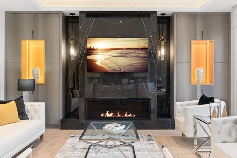 Photo 8 at 20 Tobruk Crescent, Newtonbrook East, Toronto