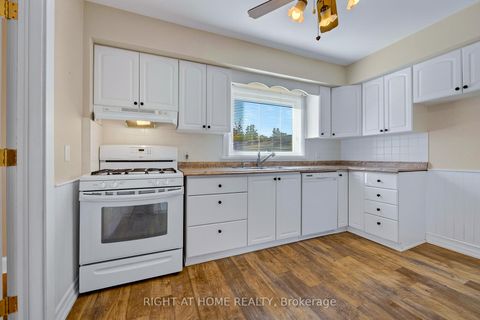 Photo 11 at 44 Newton Street, Wellington, Barrie