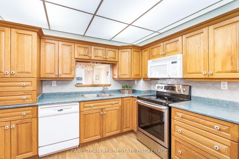 Photo 7 at 707 - 181 Collier Street, North Shore, Barrie