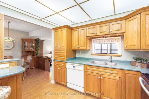 Photo 9 at 707 - 181 Collier Street, North Shore, Barrie