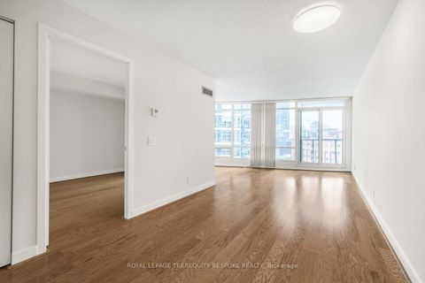 Photo 6 at 1002 - 373 Front Street W, Waterfront Communities C1, Toronto