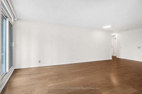 Photo 11 at 1002 - 373 Front Street W, Waterfront Communities C1, Toronto