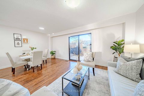 Photo 6 at 68 - 102 Trailridge Crescent, Morningside, Toronto